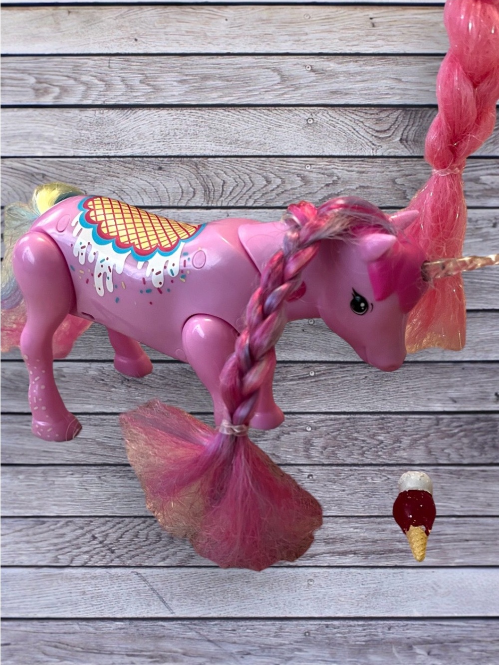 Little Live Pets Sugardust Dancing Unicorn with 2nd unicorn and horse - Picture 2 of 4